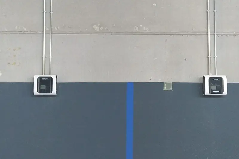 Canalización e instalación de cargador eléctrico en parking comunitario en Barcelona