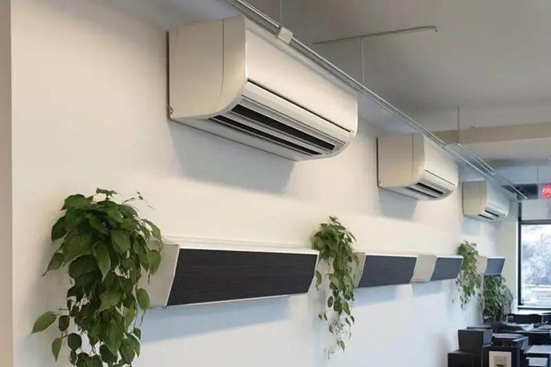 Unidades interiores de sistema multi-split instaladas en local comercial