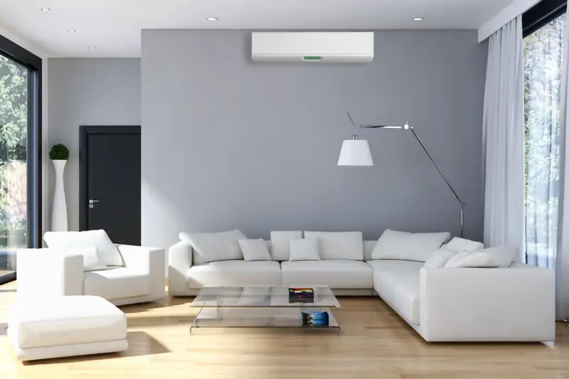 Unidad interior de aire acondicionado split instalada en pared de vivienda