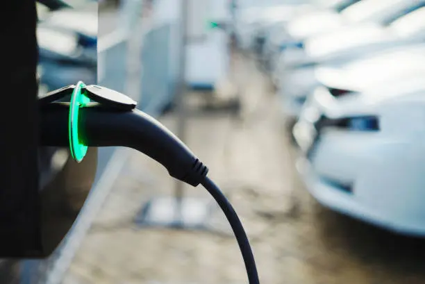 Dos cargadores para coches eléctricos instalados en parking privado de empresa en Sant Cugat del Vallès