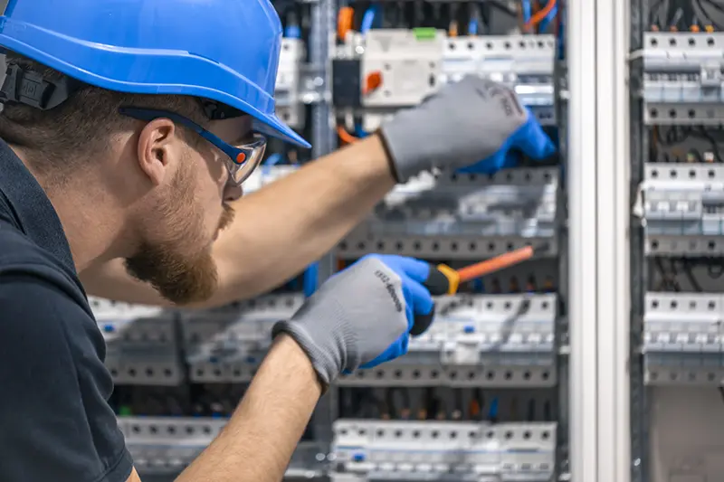 Cuadro eléctrico industrial con protecciones homologadas y legalización en nave de Vallirana, Barcelona