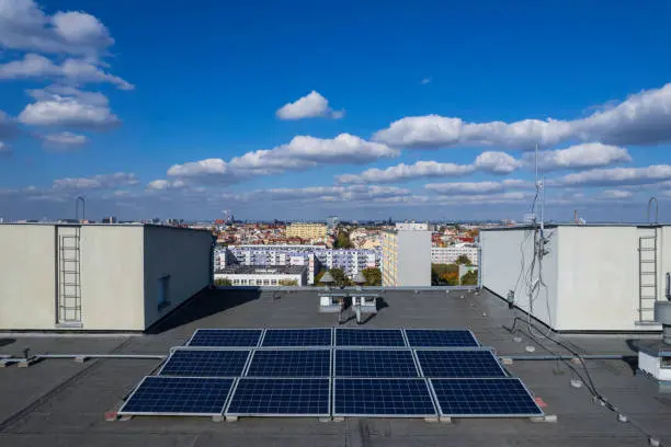 Placas solares con infraestructura escalable en comunidad de propietarios en Cornellà de Llobregat